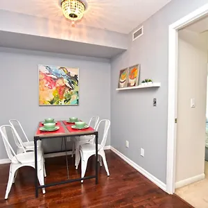Downtown Condo, Free Parking & Amenities Toronto