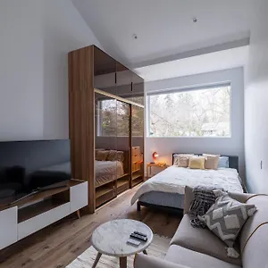 Queen Loft In Nature Toronto