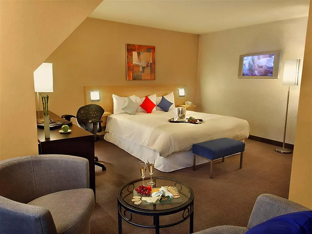 The Novotel Toronto Centre 4*,