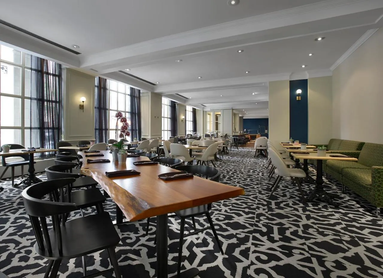 The Novotel Toronto Centre 4*,