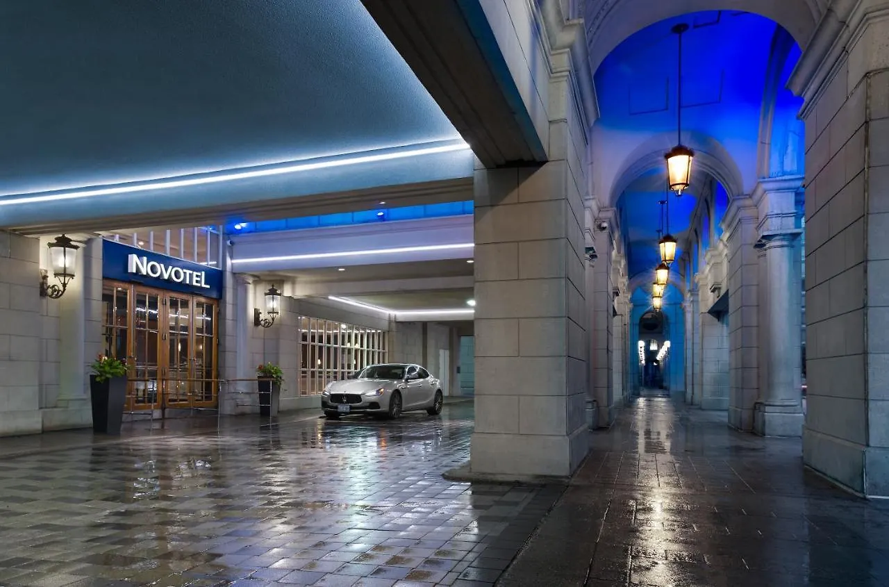 The Novotel Toronto Centre 4*,