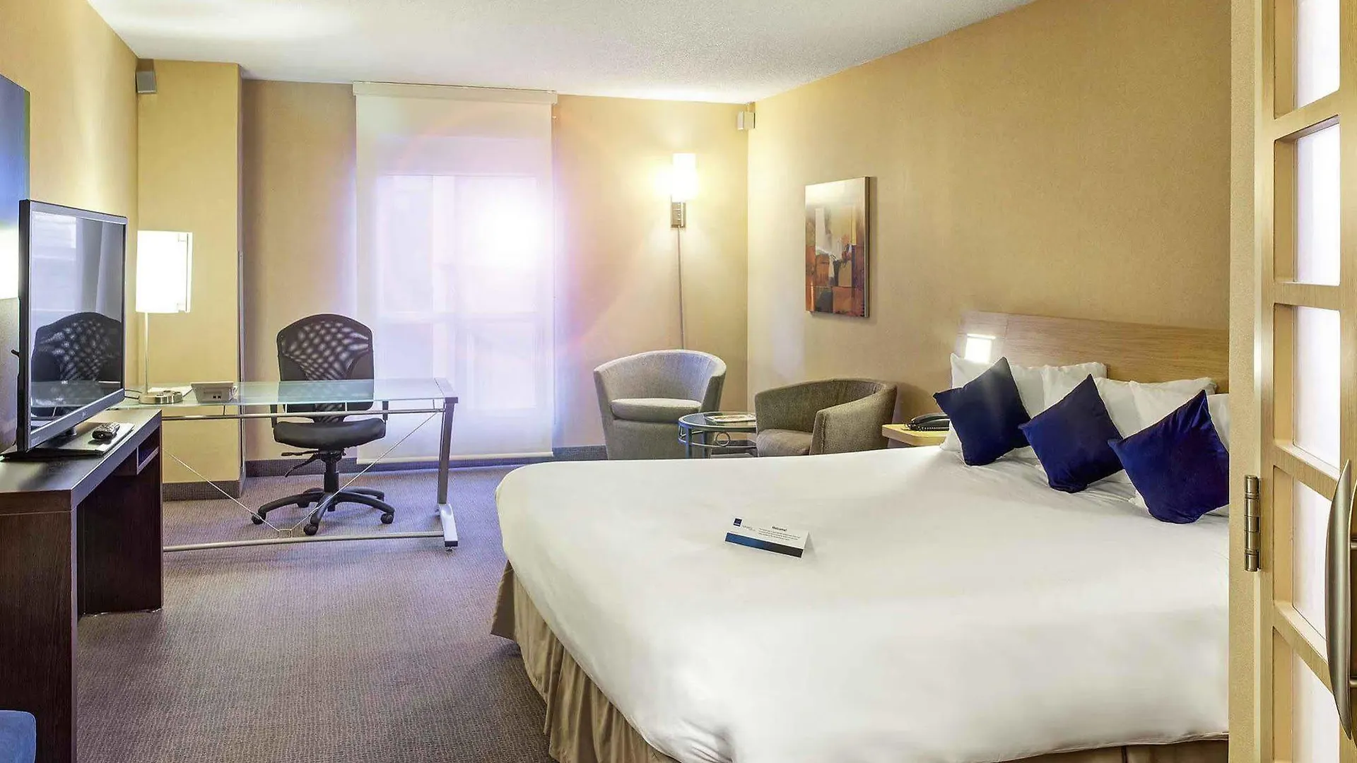 The Novotel Toronto Centre 4*,